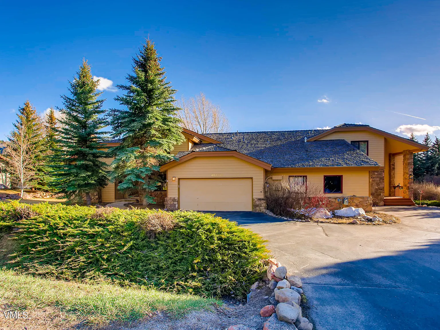 4 bed, 3.0 bath, 2340 sqft, $6,000 — Photo 1