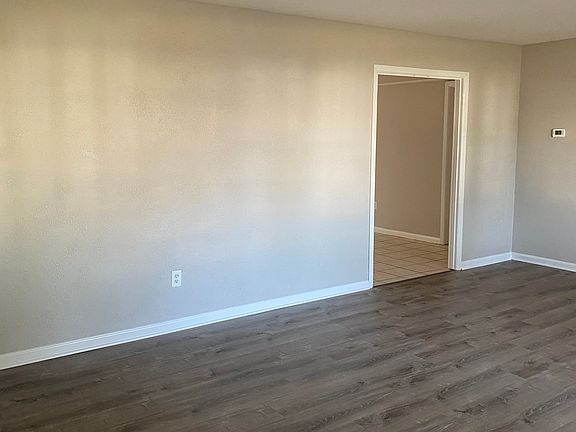 5th image of 185 Hazelwood Cir