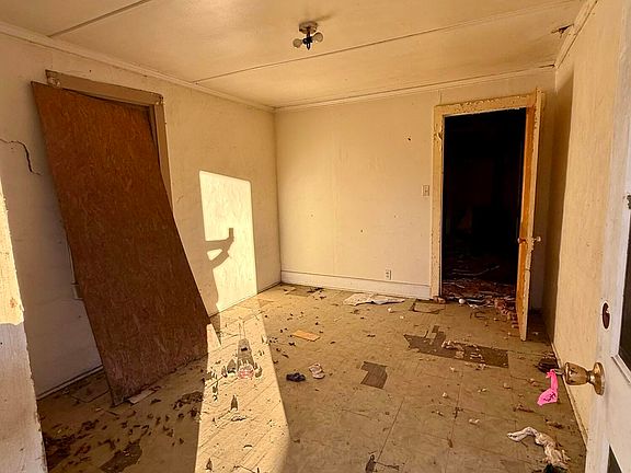 8th image of 834 Peasley St