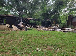 913 Village Dr, Newport, AR 72112