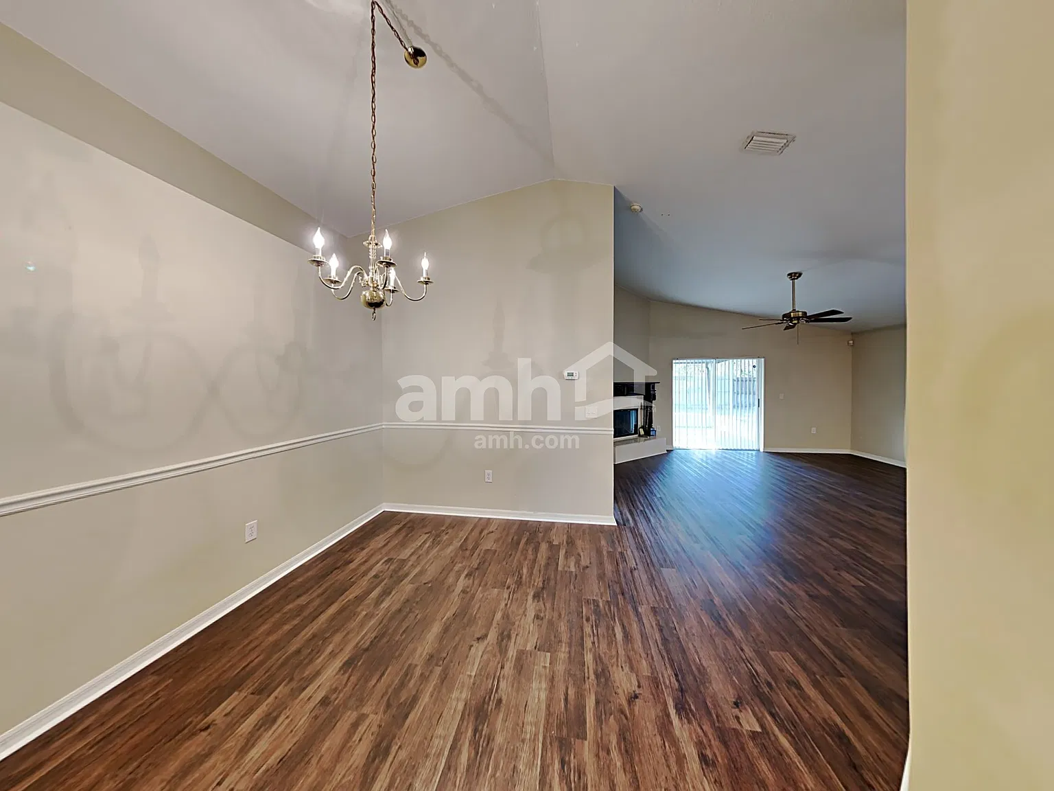 3 bed, 2.0 bath, 1394 sqft, $2,255 — Photo 3