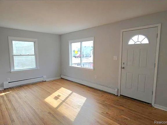4th image of 21840 Cunningham Ave