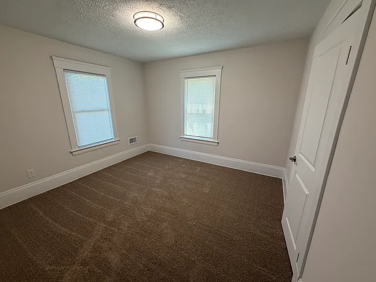10524 Lee Ave — Photo 13