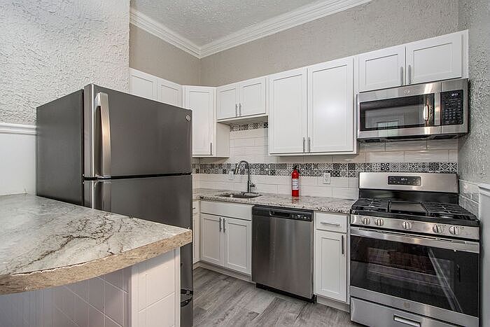 1st image of 323 Woodward Ave #1