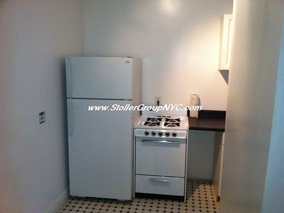 3rd image of 202 Thompson St APT 1