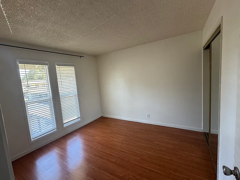 5637 Chestnut Cmn — Photo 6
