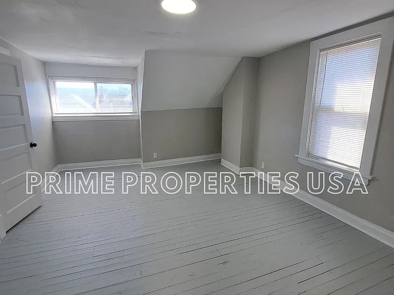 305 Anthony St — Photo 12