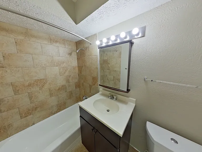 241-8690 Broadview Rd #214 — Photo 7