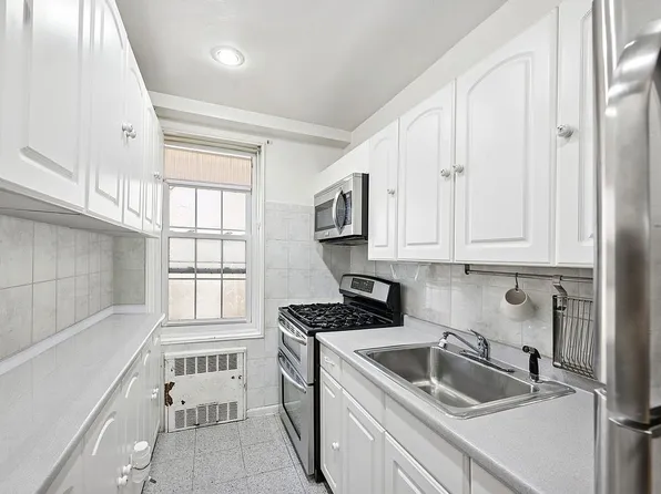 140-35 Burden Cres #206, Jamaica, NY 11435
