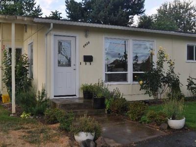 4829 SE Flavel Dr, Portland, OR, 97206