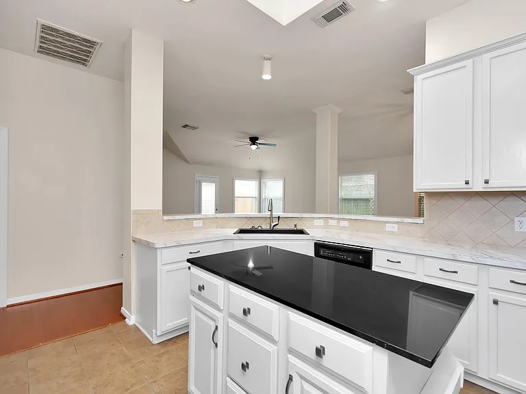 16510 Bluff Springs Dr — Photo 24