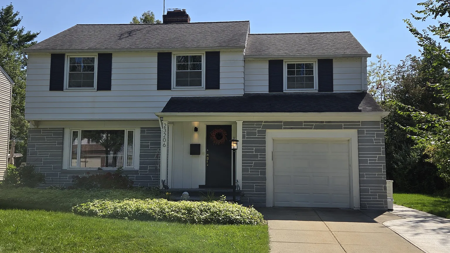 23206 E Groveland Rd photo 1