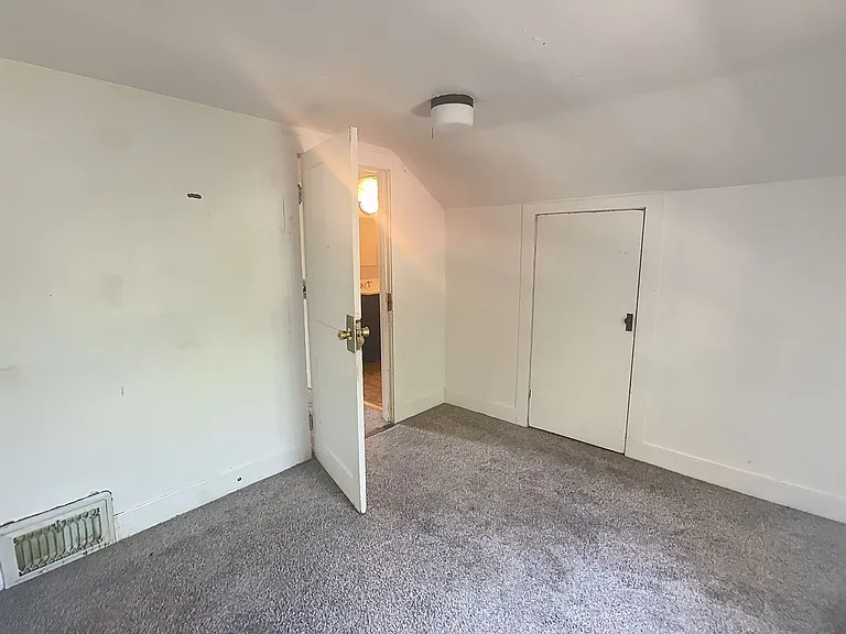 1005 S 5th Ave — Photo 4