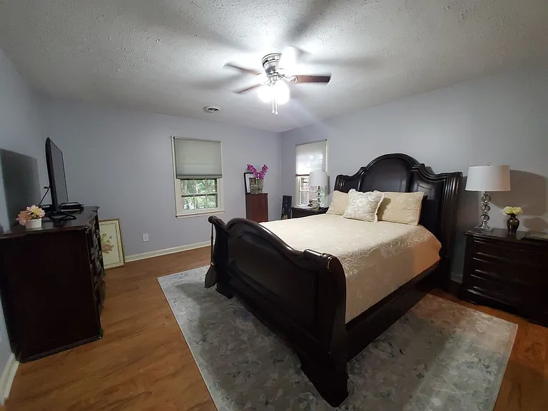 225 Woodglen Dr — Photo 22