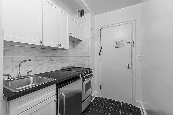 1st image of 307 E 44th St APT 413