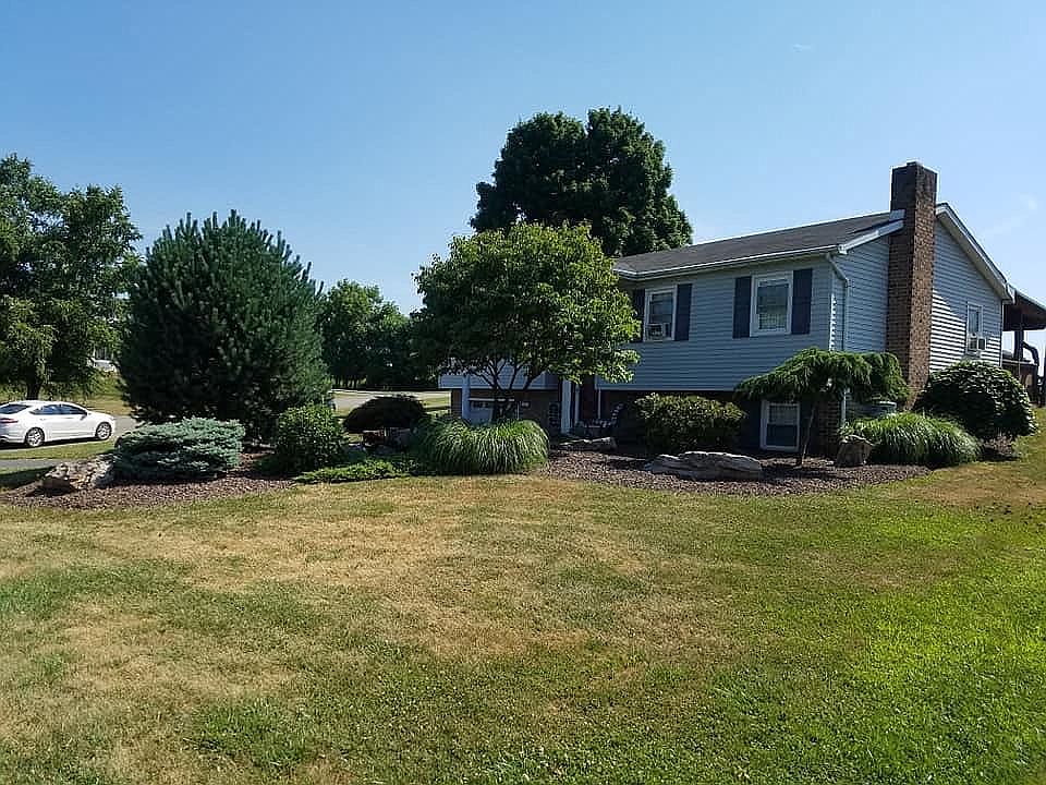 Beautifully landscaped yard