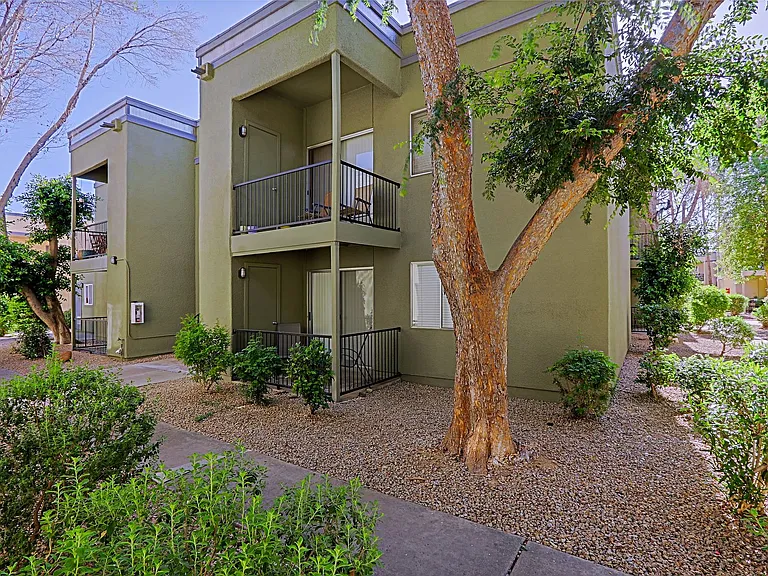 740 W Elm St #116 — Photo 20