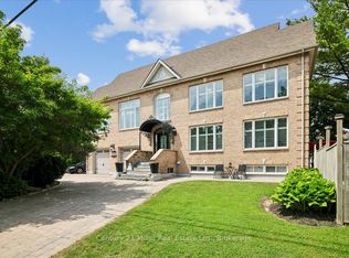 2355 Old Carriage Rd, Mississauga, ON L5C 1Y6