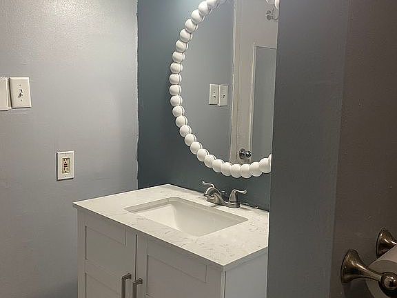 4th image of 10450 Towneview Dr
