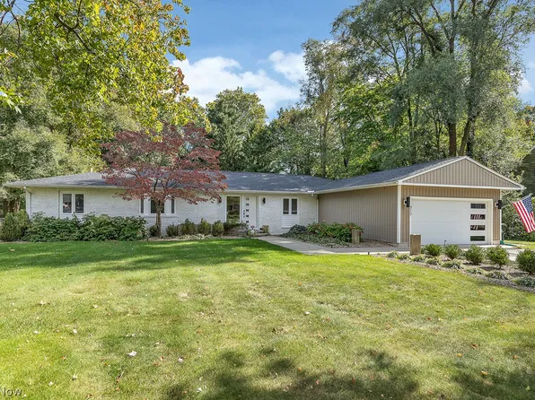 317 Bradley Rd, Bay Village, OH 44140