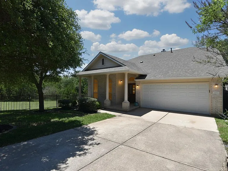 16504 Castletroy Dr — Photo 2