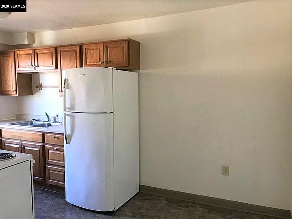 4th image of 2415 Hemlock Ave