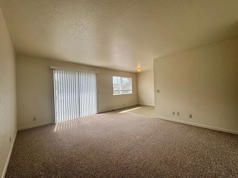 2270 Heather Ln — Photo 2