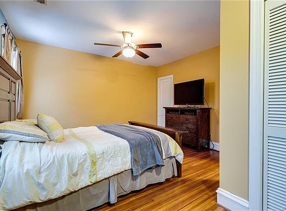 5th image of 2909 Grayland Ave