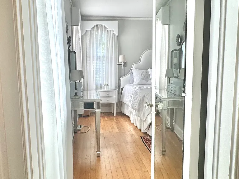 525 E 52nd St — Photo 21