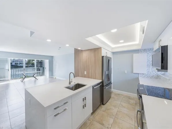 300 Park Shore DR #1B, NAPLES, FL 34103