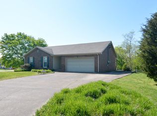 2000 Stoney Creek Ct, Clarksville, TN 37040