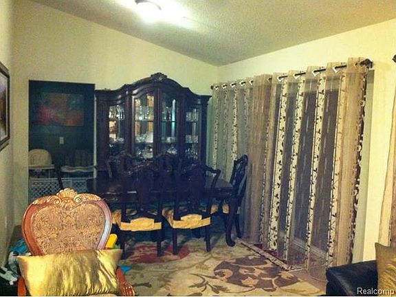 5th image of 38484 Emerald Ln N #28