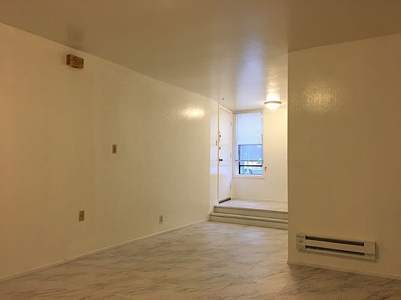 3rd image of 628 Hyde St