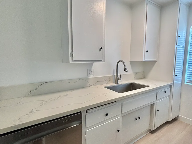 2126 W 182nd St #1 — Photo 5