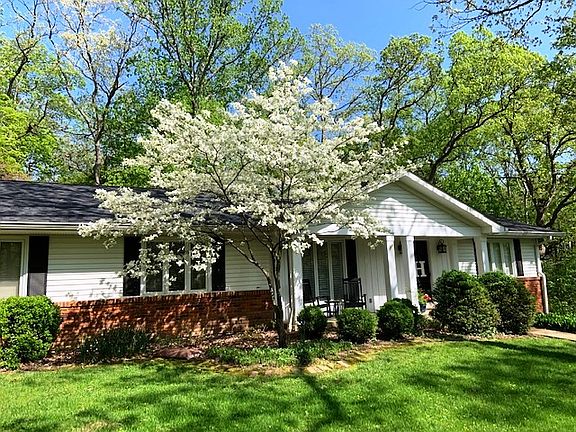 2nd image of 1150 Westmoor Pl
