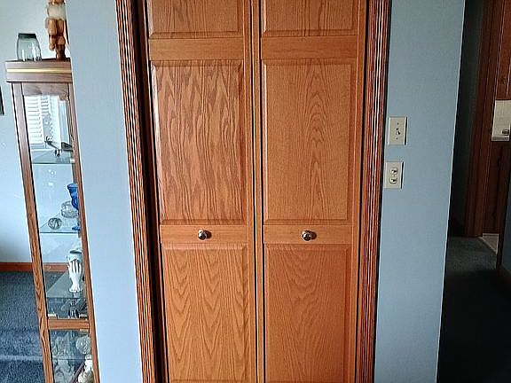 Entry way 4x10 & closet.