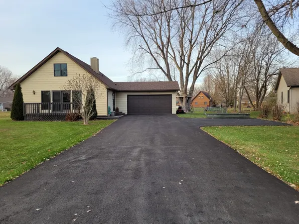 1051 Zelma Rd, Sandwich, IL 60548