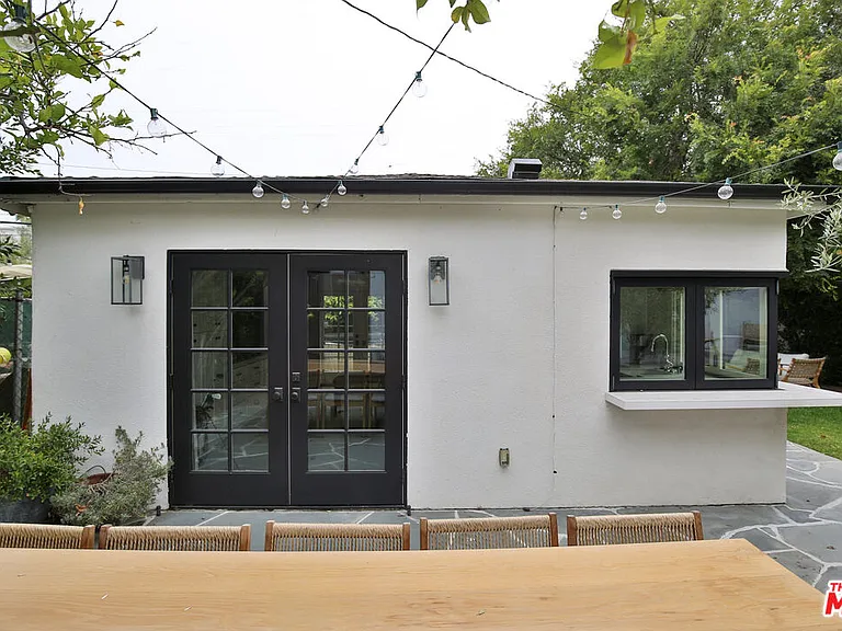 2330 Walnut Ave — Photo 31