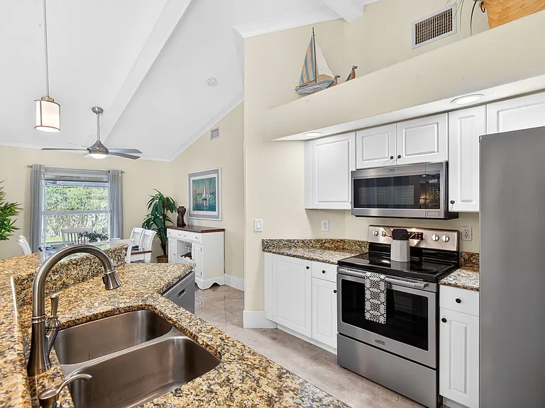 5422 Agualinda Blvd — Photo 4
