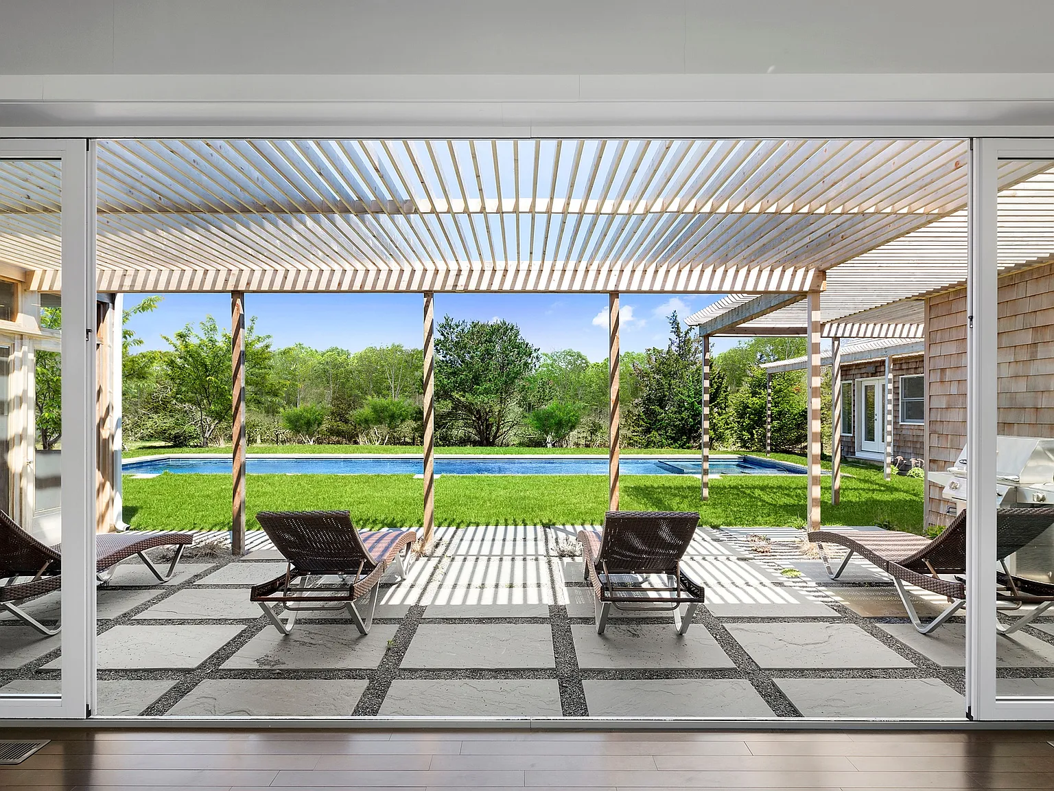 Stunning Amagansett Modern — Photo 2