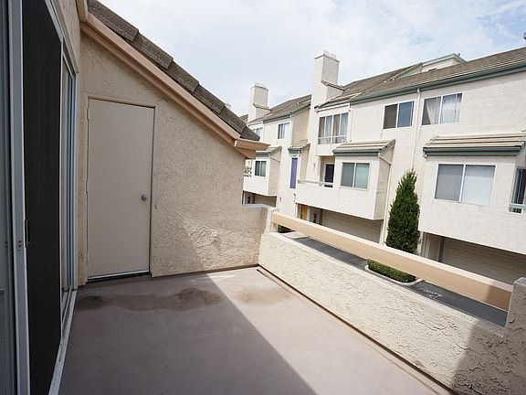 3rd image of 6120 Calle Mariselda Unit 204