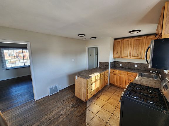 5th image of 2276 E Redondo Ave