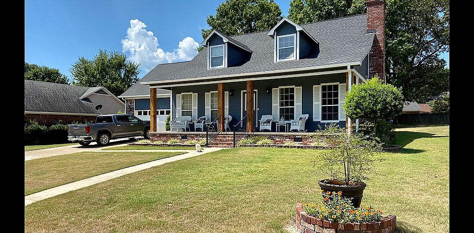 1st image of 111 Live Oak Dr