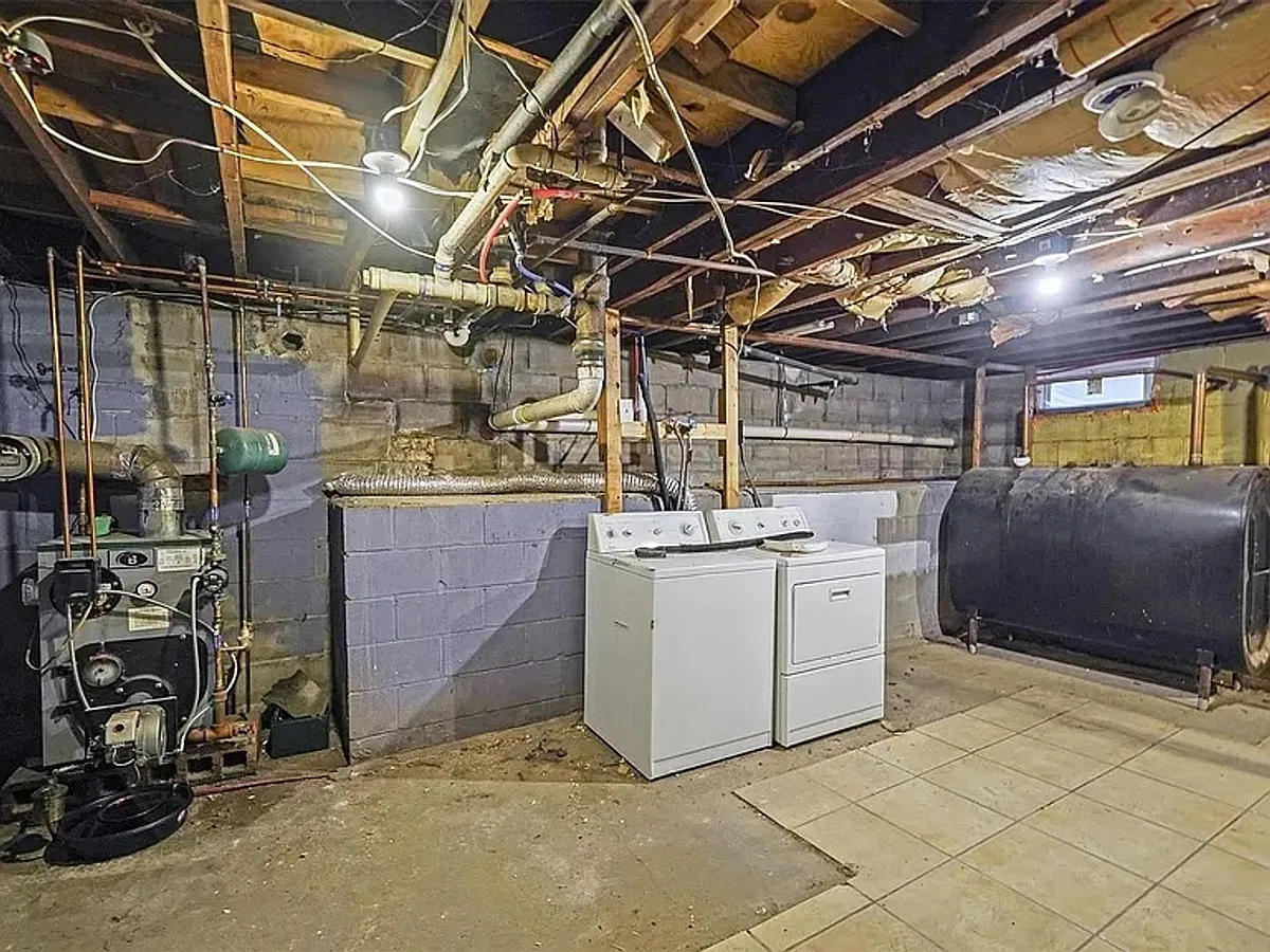 Building Photo - 14 Titmus Dr