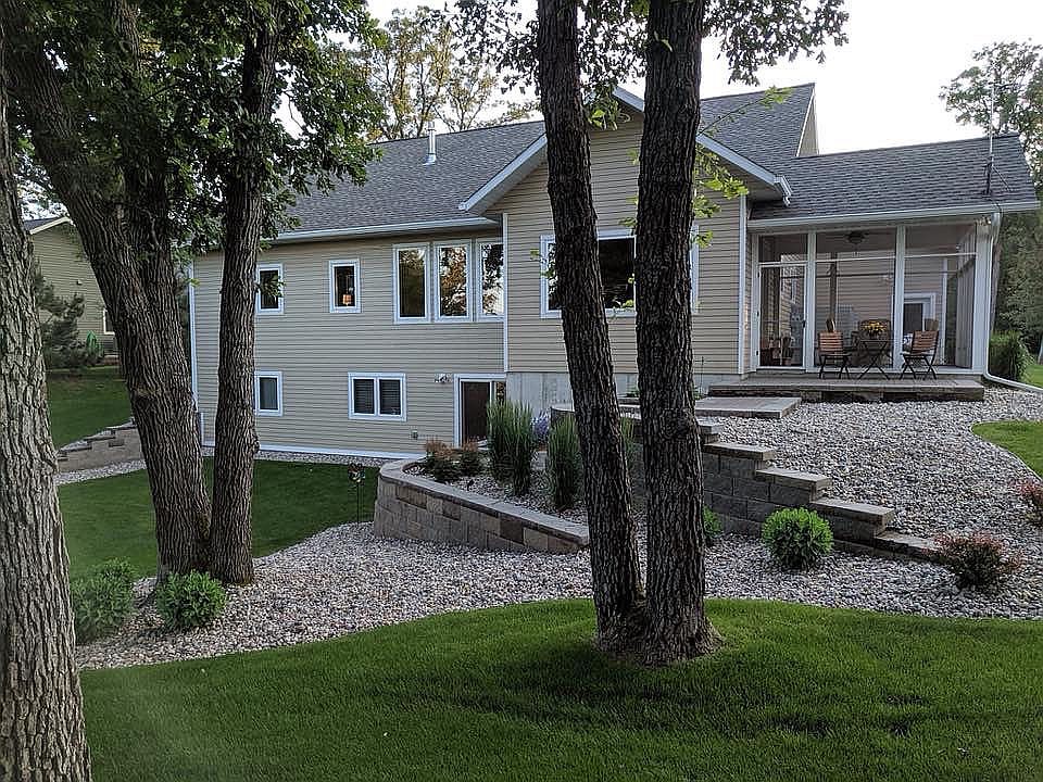 2nd image of 3917 Rosewood Ln SE
