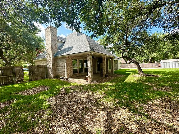5th image of 271 Claremont Dr