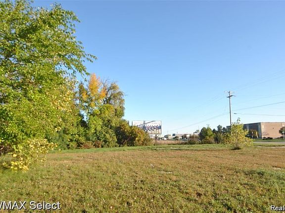3rd image of 6483 Bay Rd