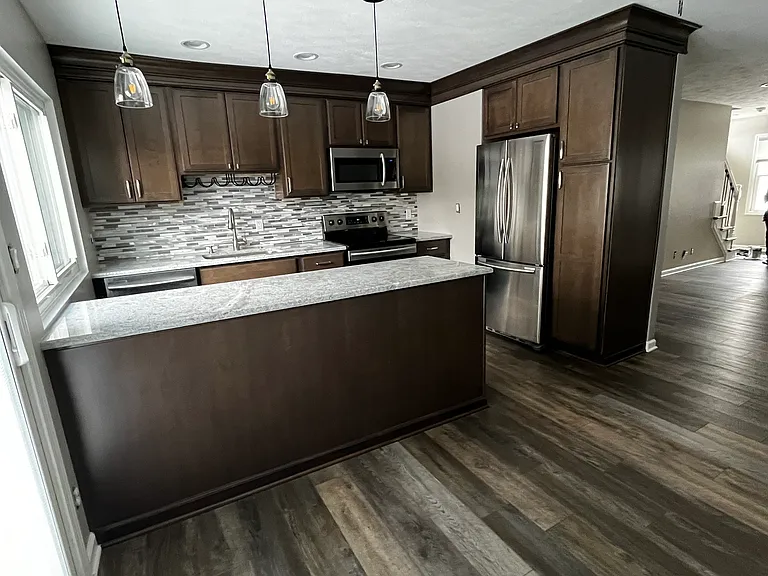 2100 Cottingham Dr — Photo 1