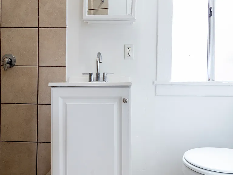 Bixel apts LLC — Photo 16