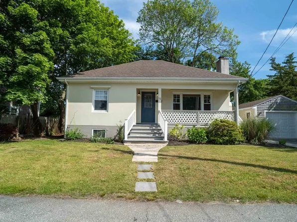 12 Davis St, Dartmouth, MA 02748